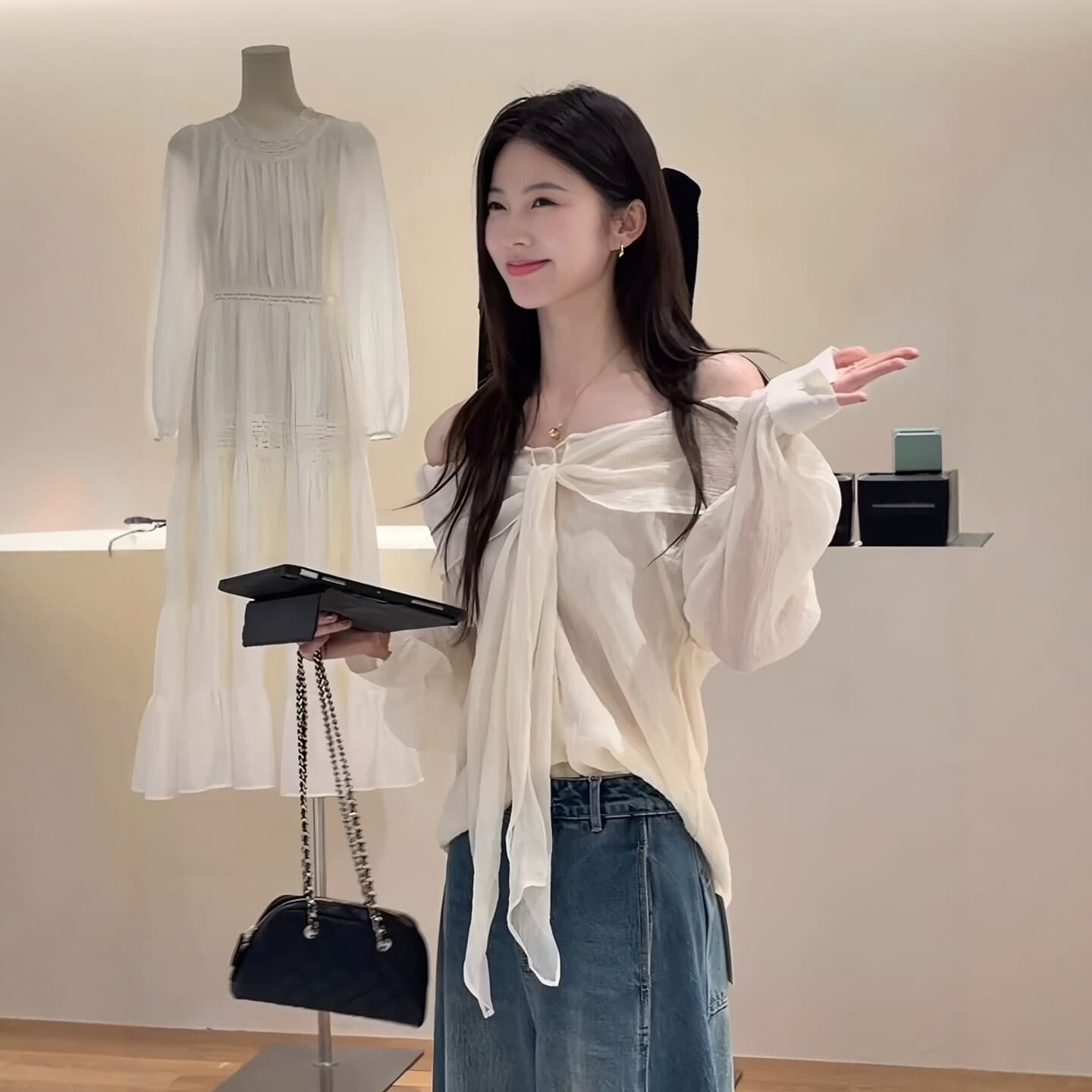한국 스타일 화이트 리본 긴팔 오프숄더 여성 셔츠 이른 가을 새로운 품격 다용도 레이스업 셔츠 느슨함 센스 맨위 상세 이미지 3