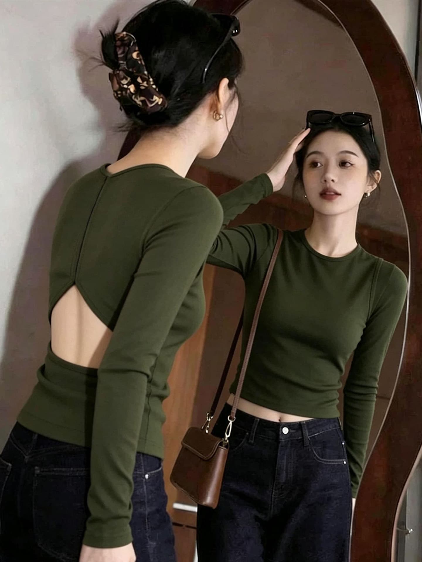 핫걸 섹시함 뒤로 홀로우 아웃 녹색 긴팔 티셔츠 올해 폭발 여성 의류 기본 셔츠 몸매 가꾸기 쇼트 스타일 맨위 가을 이미지 4