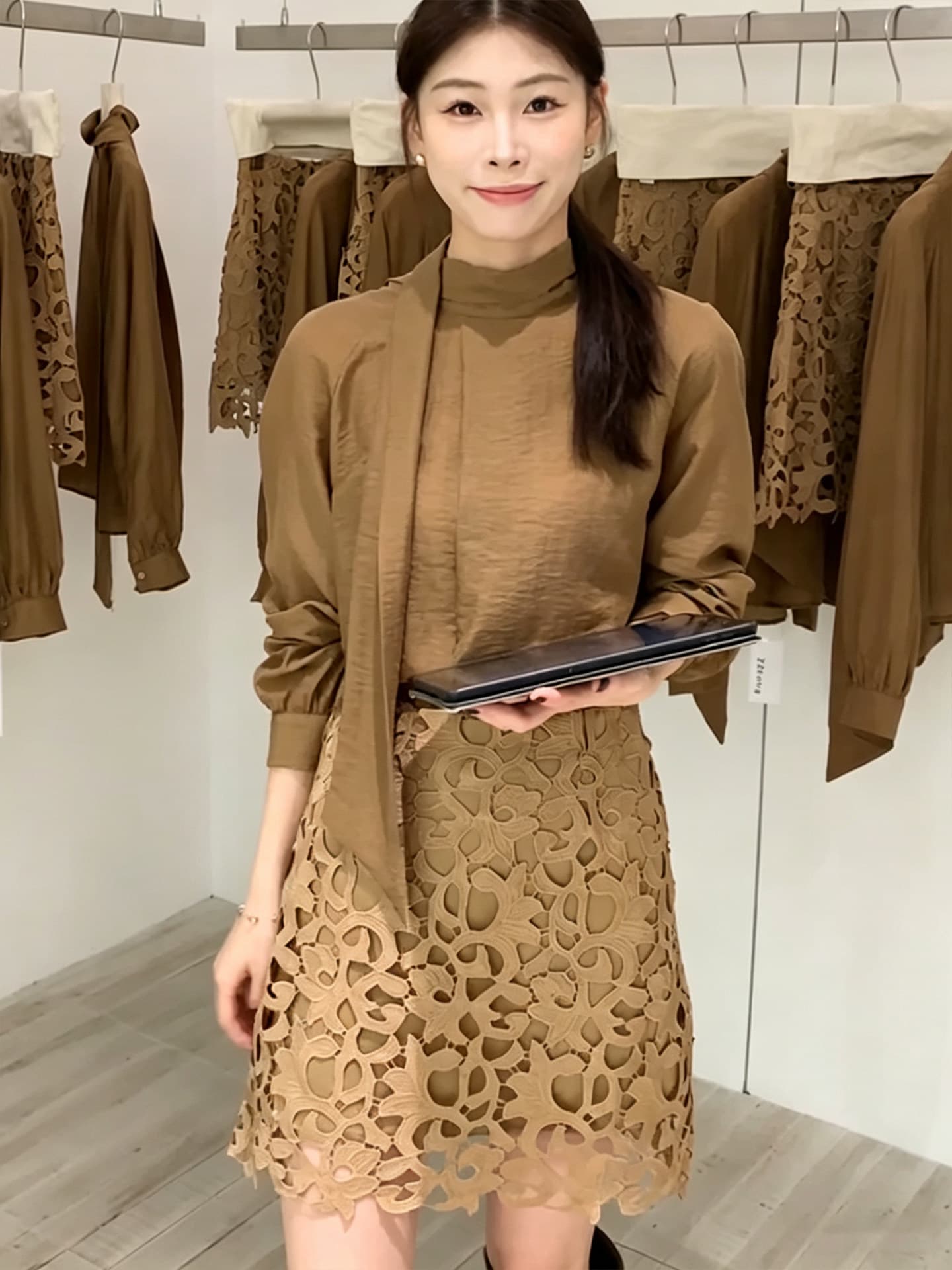 이른 가을 빛 요리 한 코치 우아함 바람 리본 여성 셔츠 2026 새로운 패션 품격 디자인 출퇴근 주름 맨위 상세 이미지 3