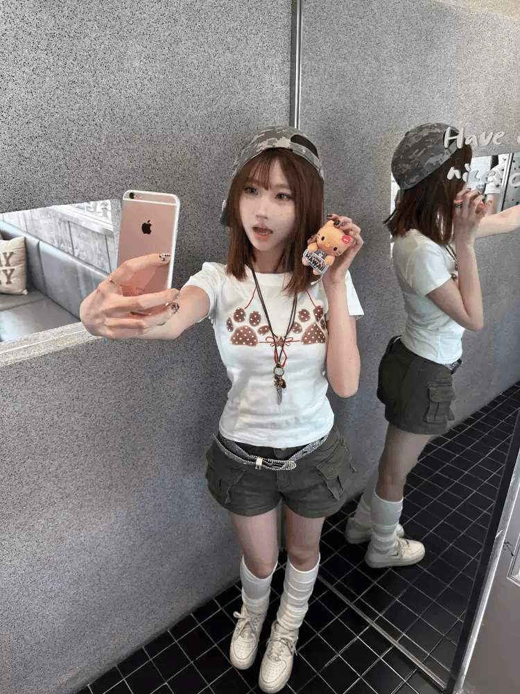 아메리칸 핫걸 화이트 긍정적 인 어깨 반팔 티셔츠 여성 여름 나비 매듭 개 클로 프린트 몸매 가꾸기 슬림해 보이는 쇼트 스타일 맨위 상세 이미지 2
