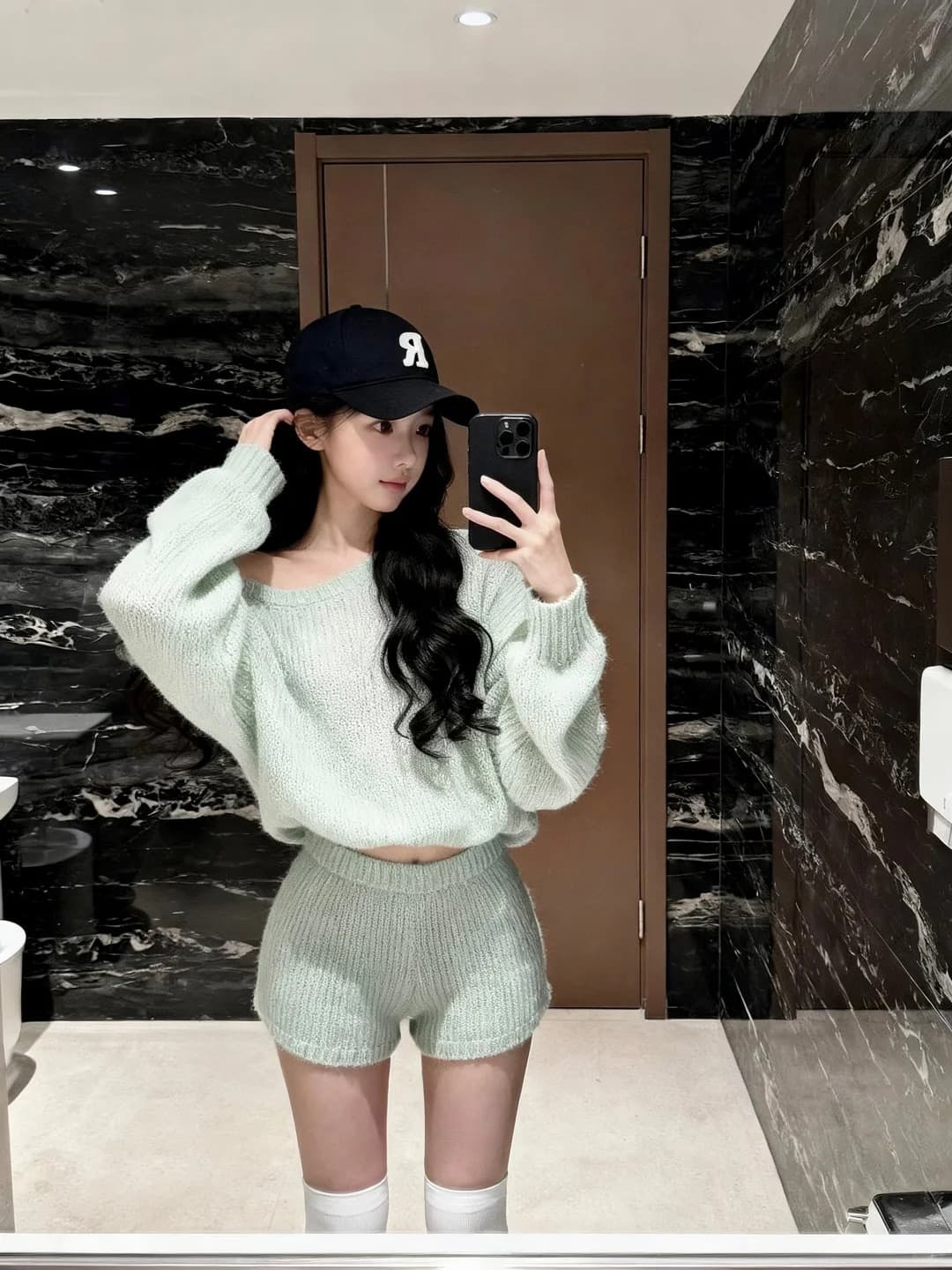 한 부서 비스듬한 어깨 느긋한 바람 느슨함 센스 품격 루즈핏 풀오버 하이웨이스트 스트레이트 반바지 두 조각 여성 세트 가을 겨울 이미지 3