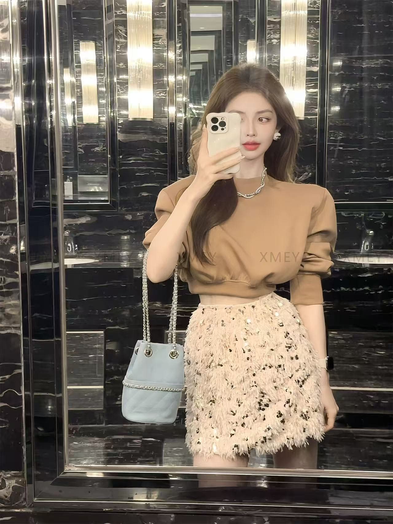고급 센스 패션 세트 쇼트 스타일 라운드 넥 후드티 여성 가을 새로운 다용도 섹시함 3 차원 꽃 타이트 스커트 미니 스커트 이미지 3