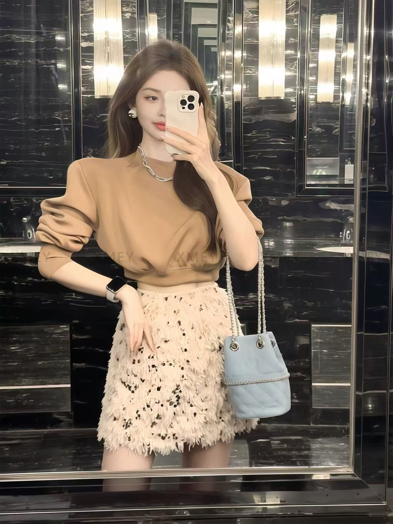 고급 센스 패션 세트 쇼트 스타일 라운드 넥 후드티 여성 가을 새로운 다용도 섹시함 3 차원 꽃 타이트 스커트 미니 스커트 이미지 4
