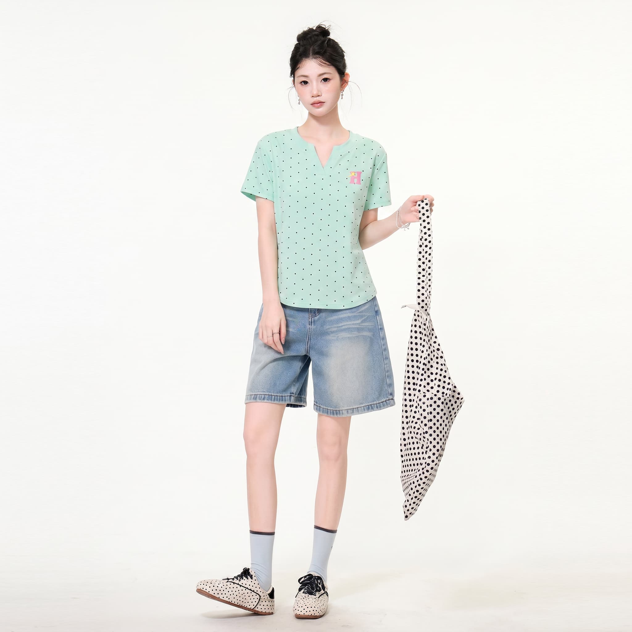 실사 정가 한 부서 녹색 도트 무늬 V넥 긍정적 인 어깨 반팔 티셔츠 여성 여름 프린트 루즈핏 슬림해 보이는 작은 셔츠 맨위 상세 이미지 5