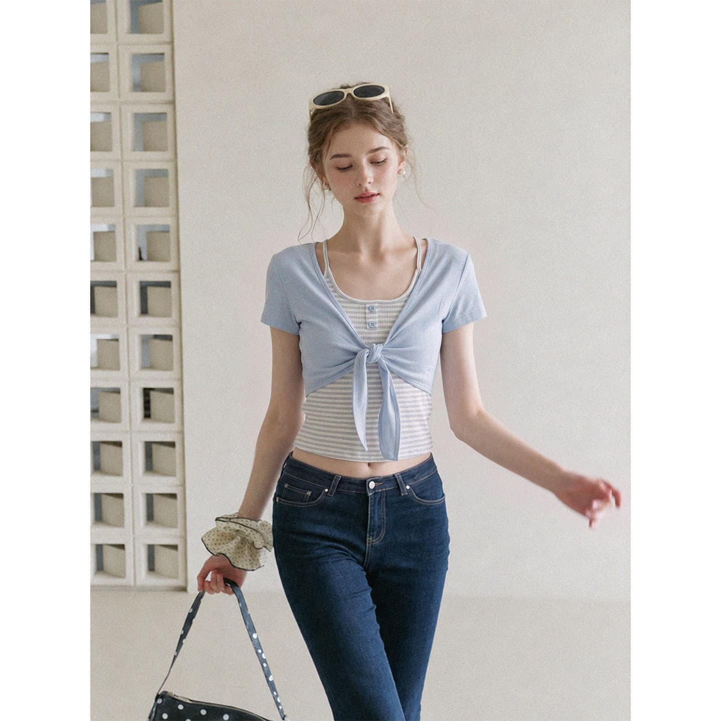실사 정가 프랑스식 스트라이프 u 칼라 긍정적 인 어깨 반팔 여성 페이크 레이어드 디자인 센스 스트랩 티셔츠 2026 여름 맨위 상세 이미지 5