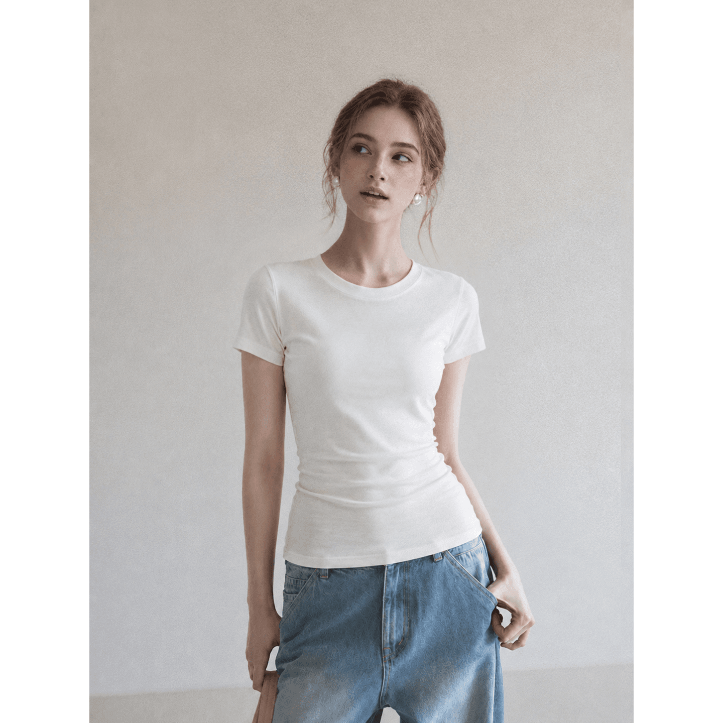 실사 정가 디자인 센스 라운드 넥 긍정적 인 어깨 반팔 티셔츠 여성 여름 새로운 몸매 가꾸기 슬림해 보이는 풀오버 기초 맨위 상세 이미지 3