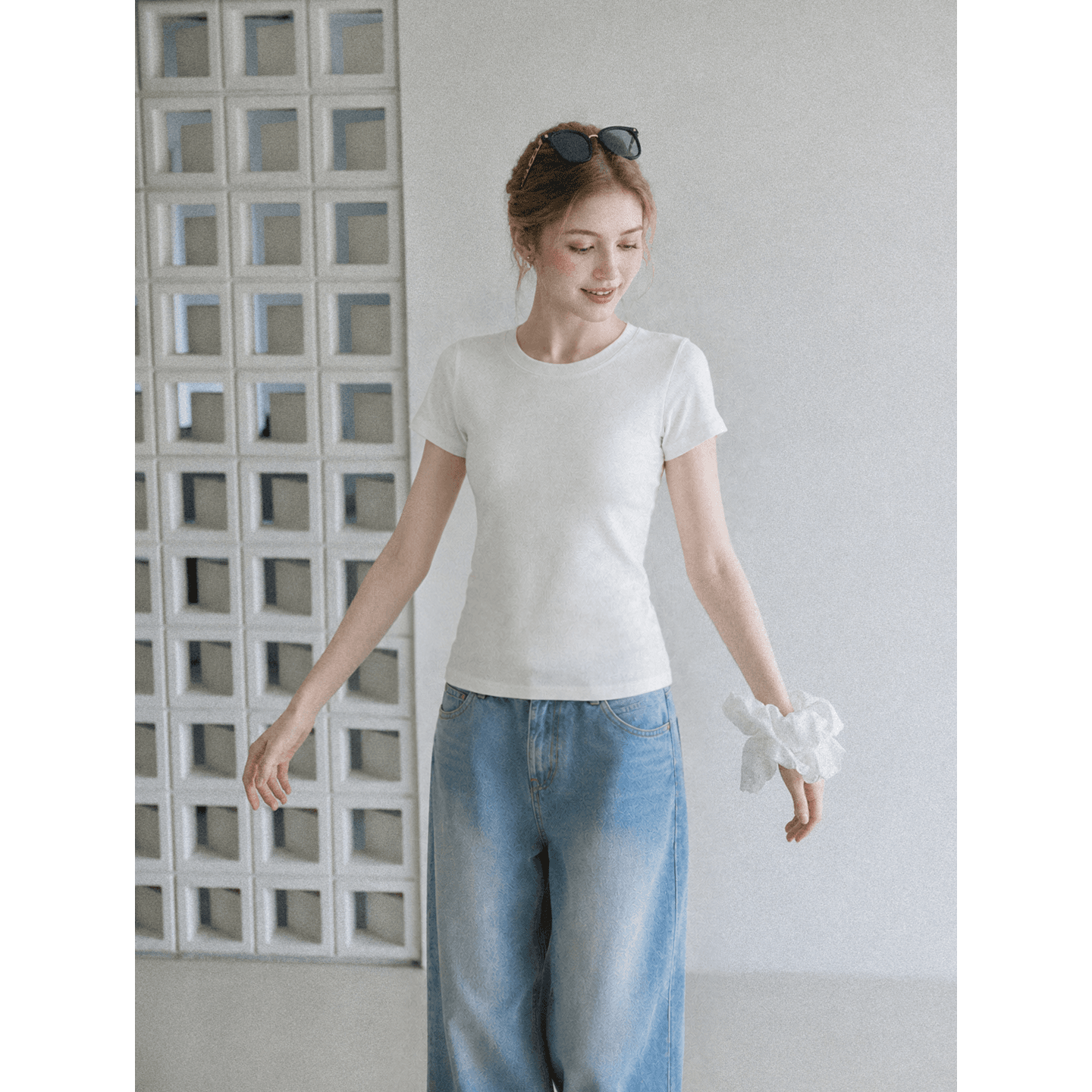 실사 정가 한 부서 긍정적 인 어깨 라운드 넥 반팔 티셔츠 여성 2026 여름 새로운 슬림해 보이는 다용도 고급 센스 맨위 이미지 4