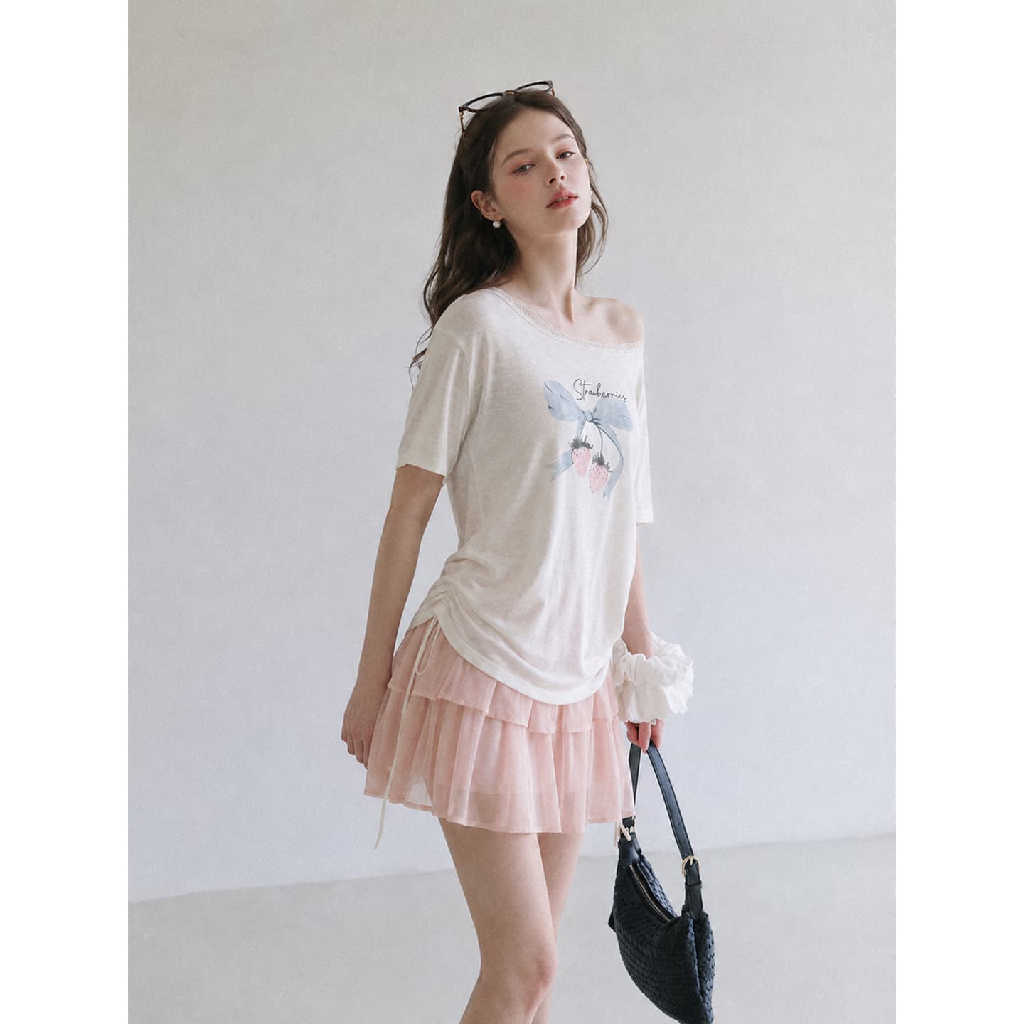 실사 정가 한국 스타일 프린트 레이스 측면 비스듬한 어깨 루즈핏 반팔 블라우스 티셔츠 여성 2026 여름 느긋한 센스 맨위 상세 이미지 4