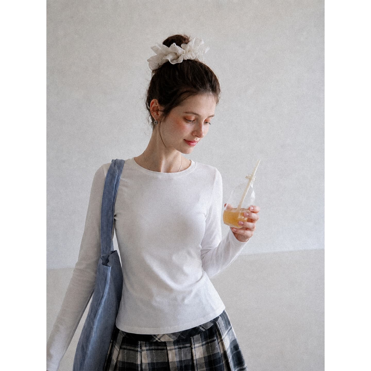 실사 정가 한 부서 착용 가져 가라. 긍정적 인 어깨 인사이드 가져 가라. 스택 착용 기본 셔츠 여성 긴 소매 라운드 넥 기초 섹션 맨위 티셔츠 가을 이미지 5