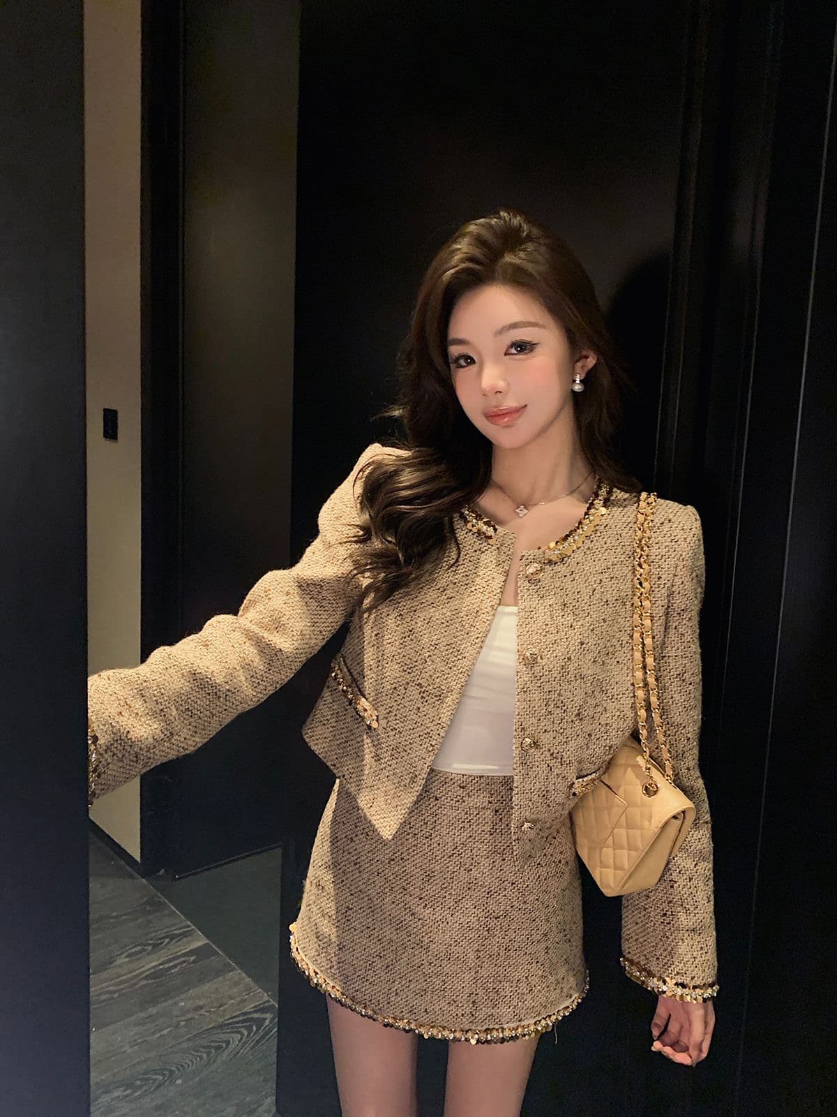 고급 센스 작은 샤넬 스타일 금 짜임 스팽글 양모 니트 짧은 여성 코트 라운드 넥 비즈 박기 외국 가스 미니 스커트 상세 이미지 5