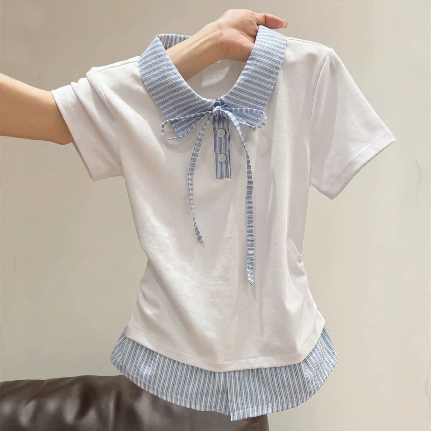 여름 페이크 레이어드 스트라이프 패치워크 폴로 칼라 긍정적 인 어깨 POLO 셔츠 여자 디자인 센스 나비 넥타이 반팔 티셔츠 이미지 3