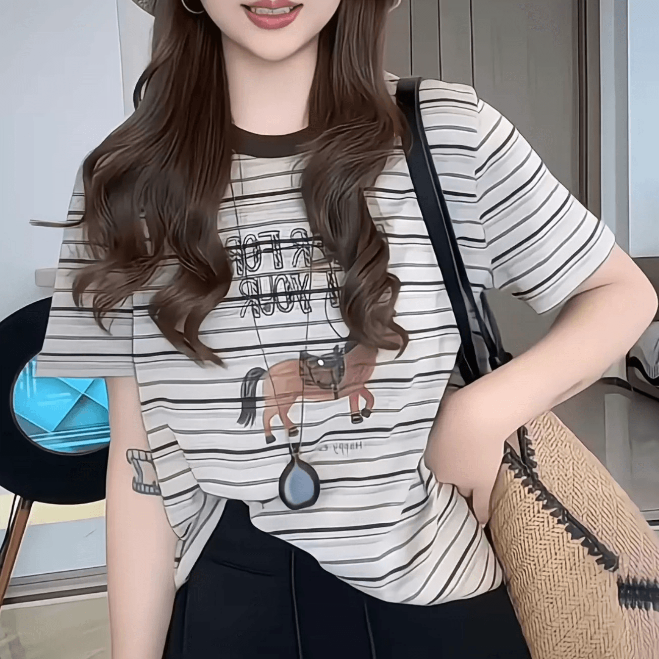 패션 작은 말 프린트 반팔 티셔츠 여성 2026 여름 새로운 패션 캐주얼 다용도 슬림해 보이는 출퇴근 맨위