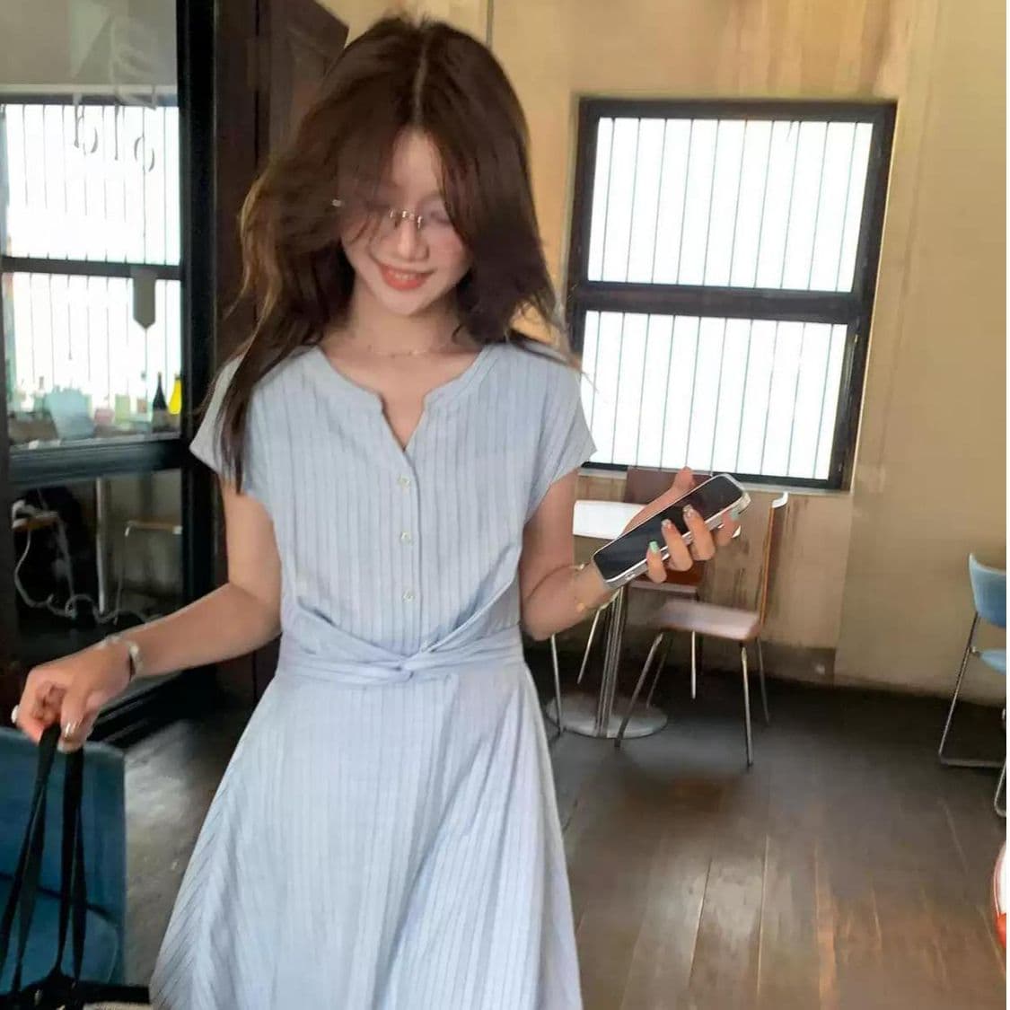 허리 수축 V넥 반팔 여성 드레스 2026 여름 새로운 레트로 스트라이프 다용도 학원 스타일 롱 스커트 이미지 2
