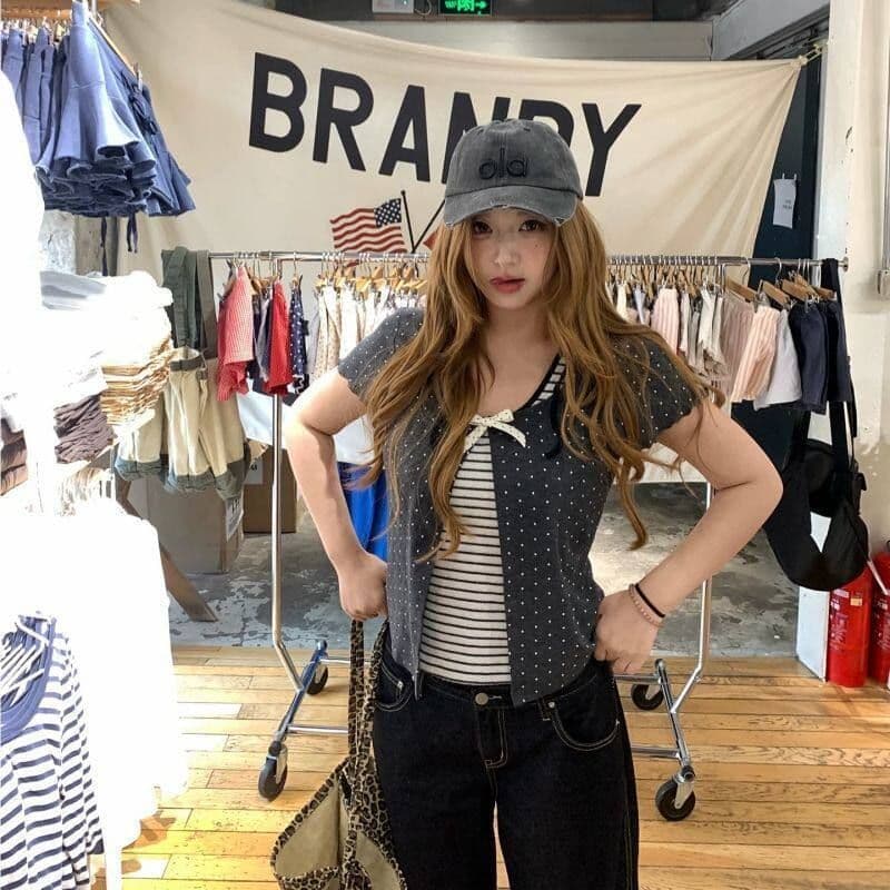 한 여성 일상 한 부서 마이크로 지방 mm 페이크 레이어드 귀여운 슬림해 보이는 봄 여름 도트 무늬 스트라이프 반팔 맨위