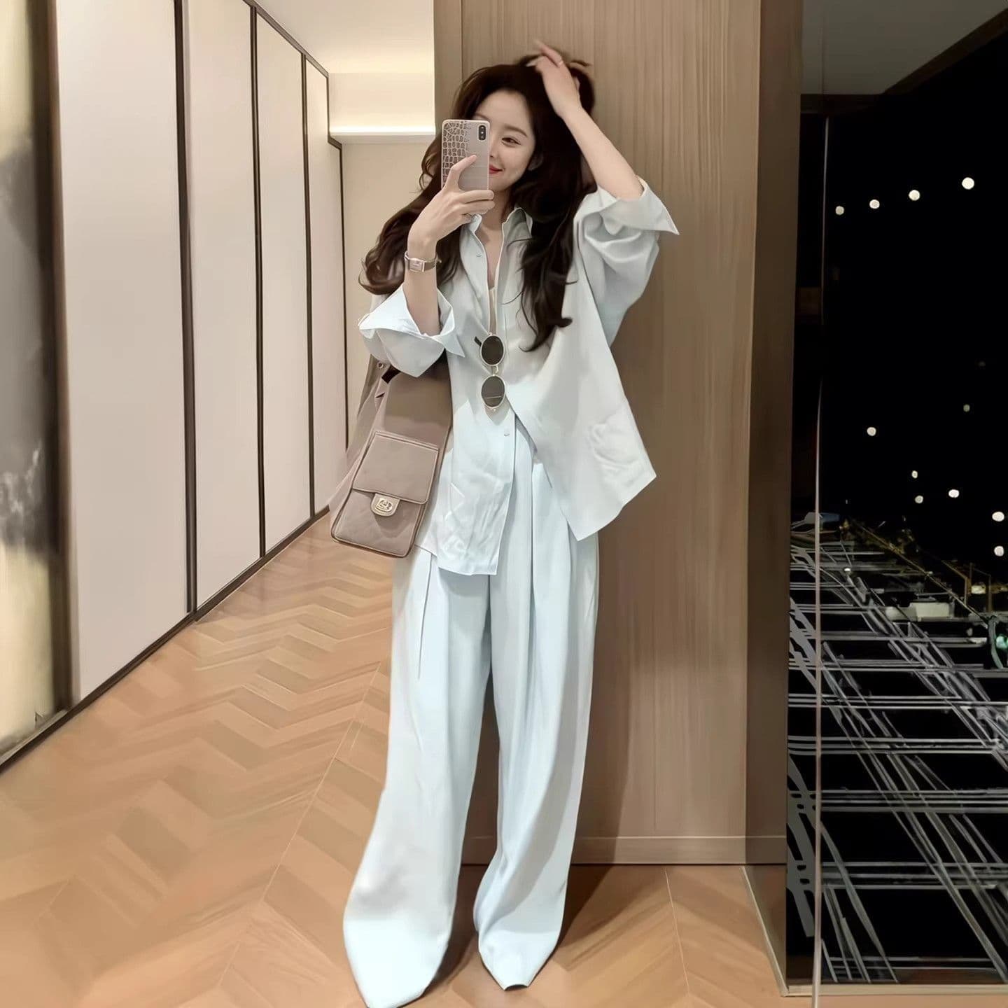 디스플레이 화이트 익스트림 제인 바람 느슨함 센스 셔츠 세트 여성 봄 가을 오래된 돈 바람 국방 사이 두 세트 와이드 레그 팬츠 슬림해 보이는 착용 가져 가라. 상세 이미지 5