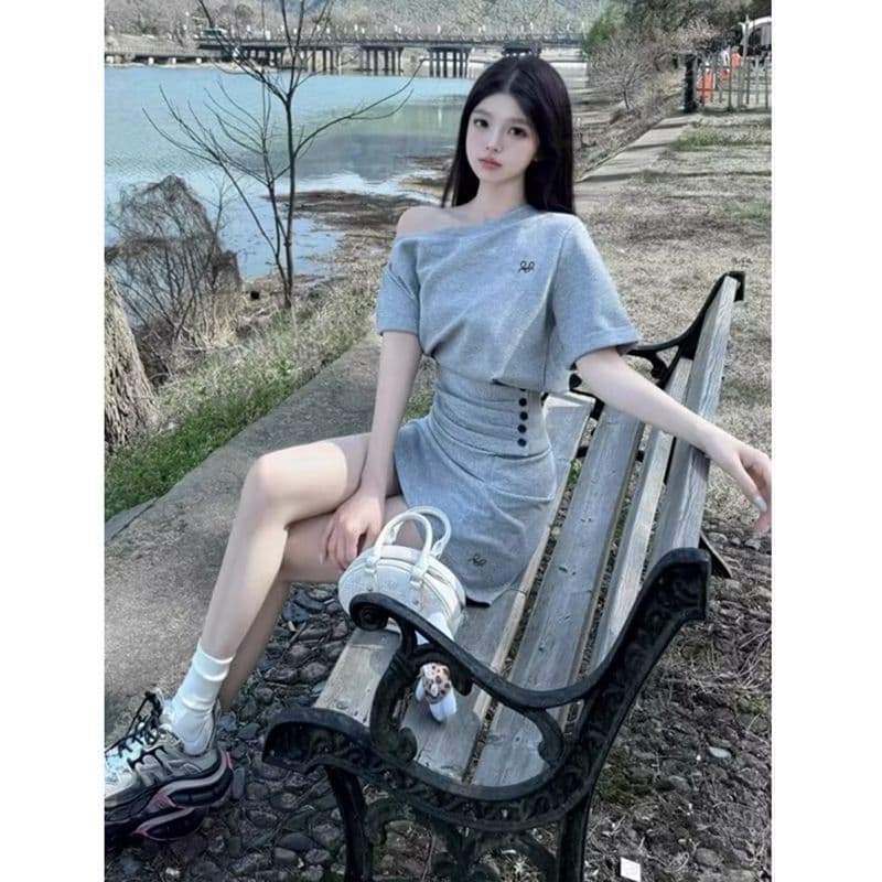 모방 면 사선 무늬 당겨 프레임 스포츠 슈트 여성 여름 한국 스타일 루즈핏 오프숄더 반팔 미니 스커트 캐주얼 투피스 세트 상세 이미지 4