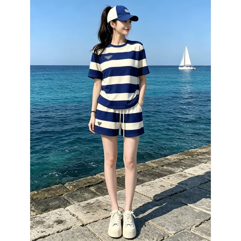 해군 스타일 스트라이프 반팔 반바지 두 조각 여성 세트 여름 루즈핏 슬림해 보이는 캐주얼 스포츠 슈트 여성 2026 새로운 상세 이미지 3