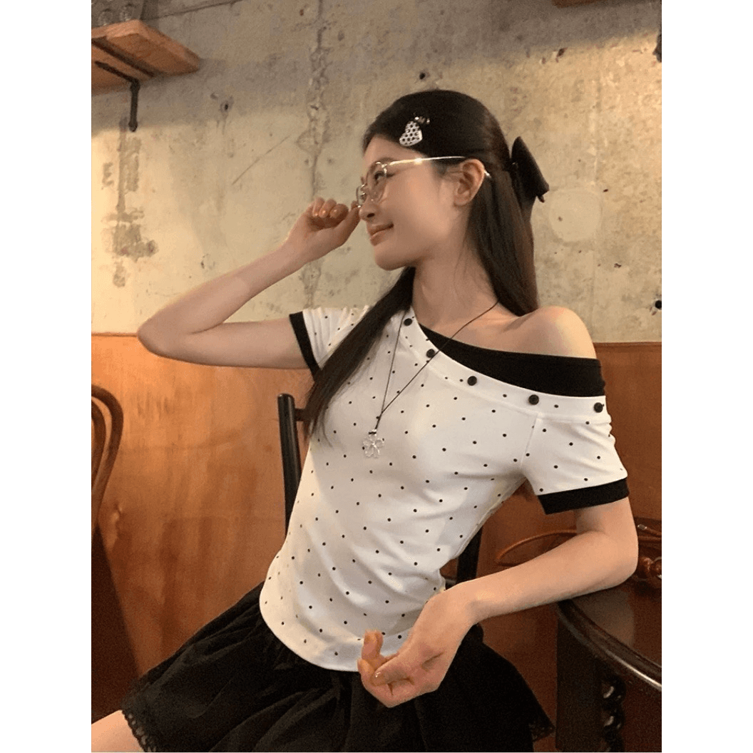 사람들 면 260 그램 도트 무늬 페이크 레이어드 오프숄더 비스듬한 어깨 반팔 티셔츠 여성 여름 2026 새로운 몸매 가꾸기 맨위 이미지 5