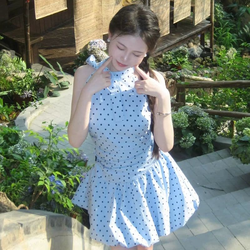 원본 것 있음 네리 파란색 도트 무늬 스트랩 행침 목 드레스 해변가 휴가 핫걸 허리 수축 꽃밭 미니 스커트 이미지 4