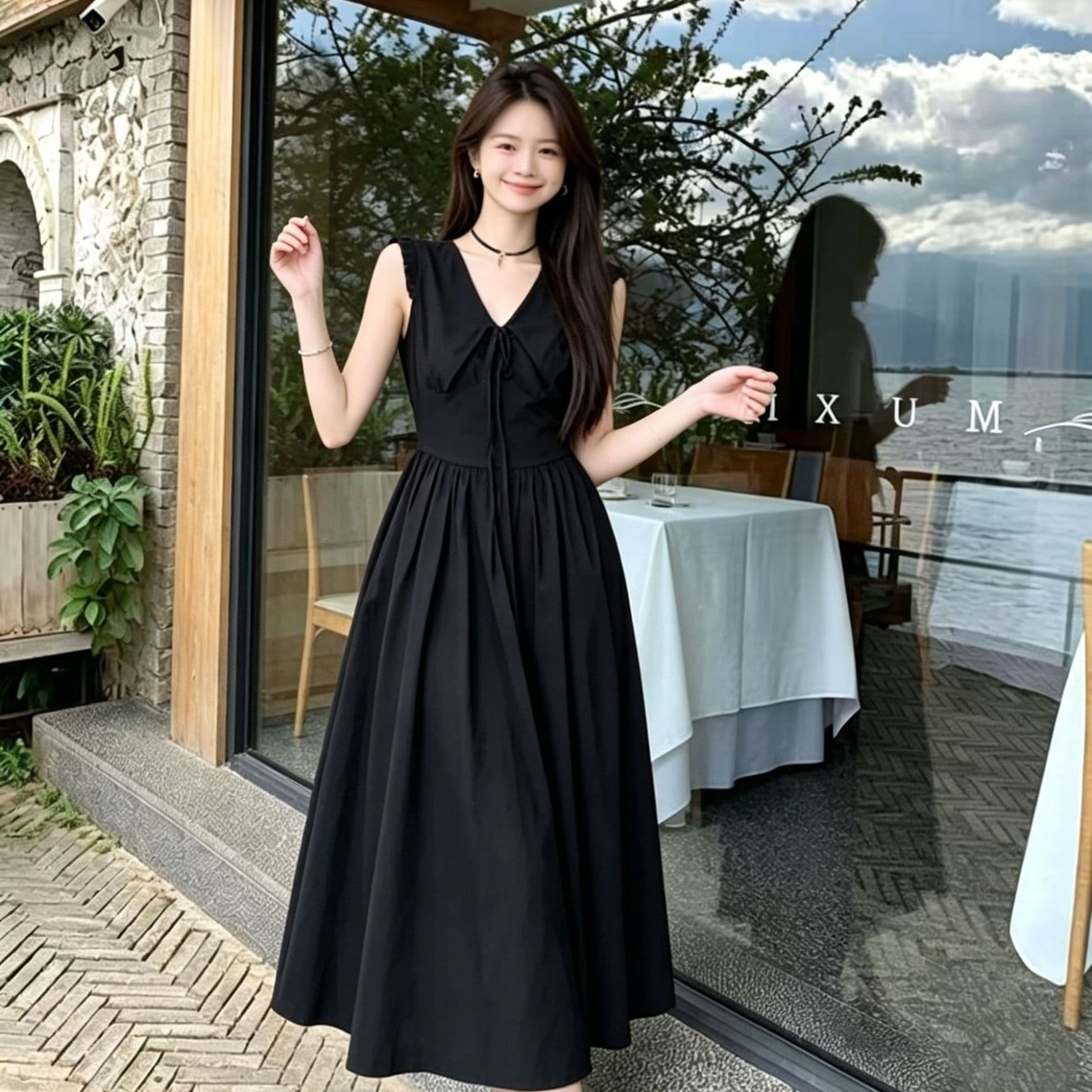 V넥 민소매 레이스업 여성 드레스 레이스 허리 수축 큰 진자 중간 길이 스커트 프랑스식 레트로 슬림해 보이는 품격 작은 검은 드레스 이미지 2