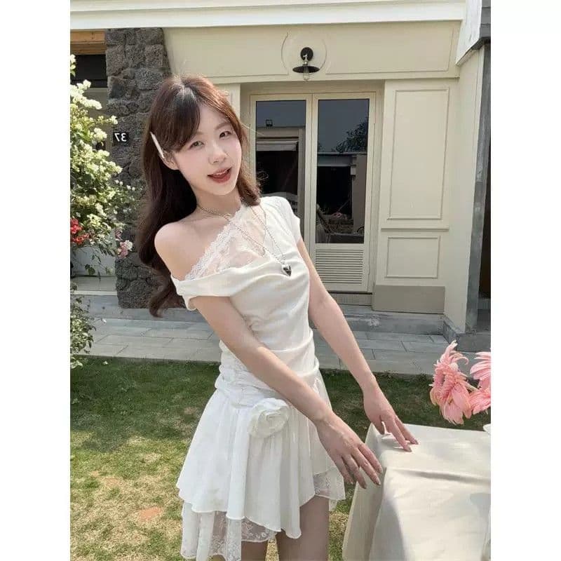 불규칙 순수한 욕망 바람 비스듬한 어깨 레이스 조각 드레스 아이들 2026 여름 새로운 디자인 센스 허리 수축 미니 스커트 이미지 2