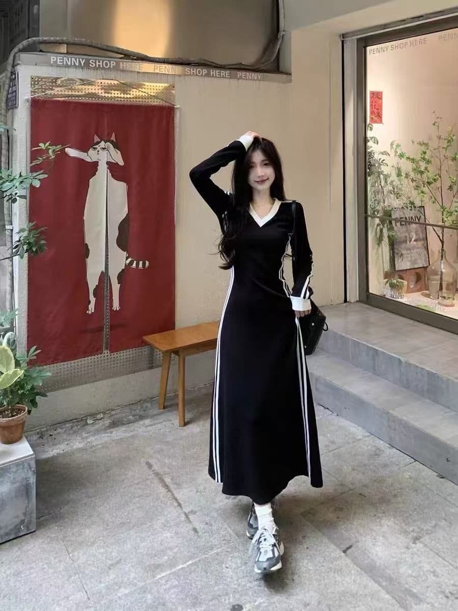 프랑스식 긴팔 V넥 배색 허리 수축 슬림해 보이는 작은 대중 디자인 롱 스커트 검정색 품격 슬림해 보이는 고급 센스 드레스 상세 이미지 2