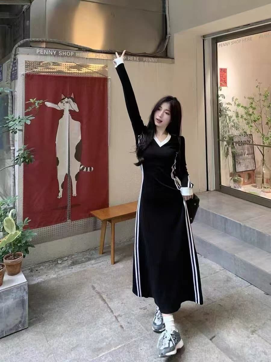 프랑스식 긴팔 V넥 배색 허리 수축 슬림해 보이는 작은 대중 디자인 롱 스커트 검정색 품격 슬림해 보이는 고급 센스 드레스 상세 이미지 3