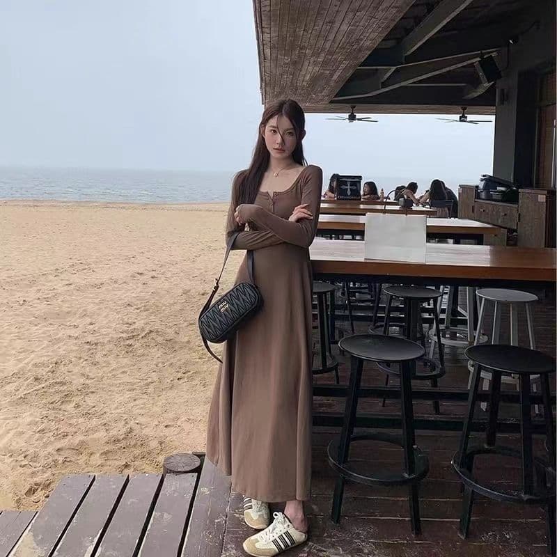 봄 가을 한국 스타일 슈퍼 요정 u 칼라 긴팔 드레스 2026 새로운 품격 몸매 가꾸기 슬림해 보이는 가을 인사이드 가져 가라. 만나는 롱 스커트 상세 이미지 2