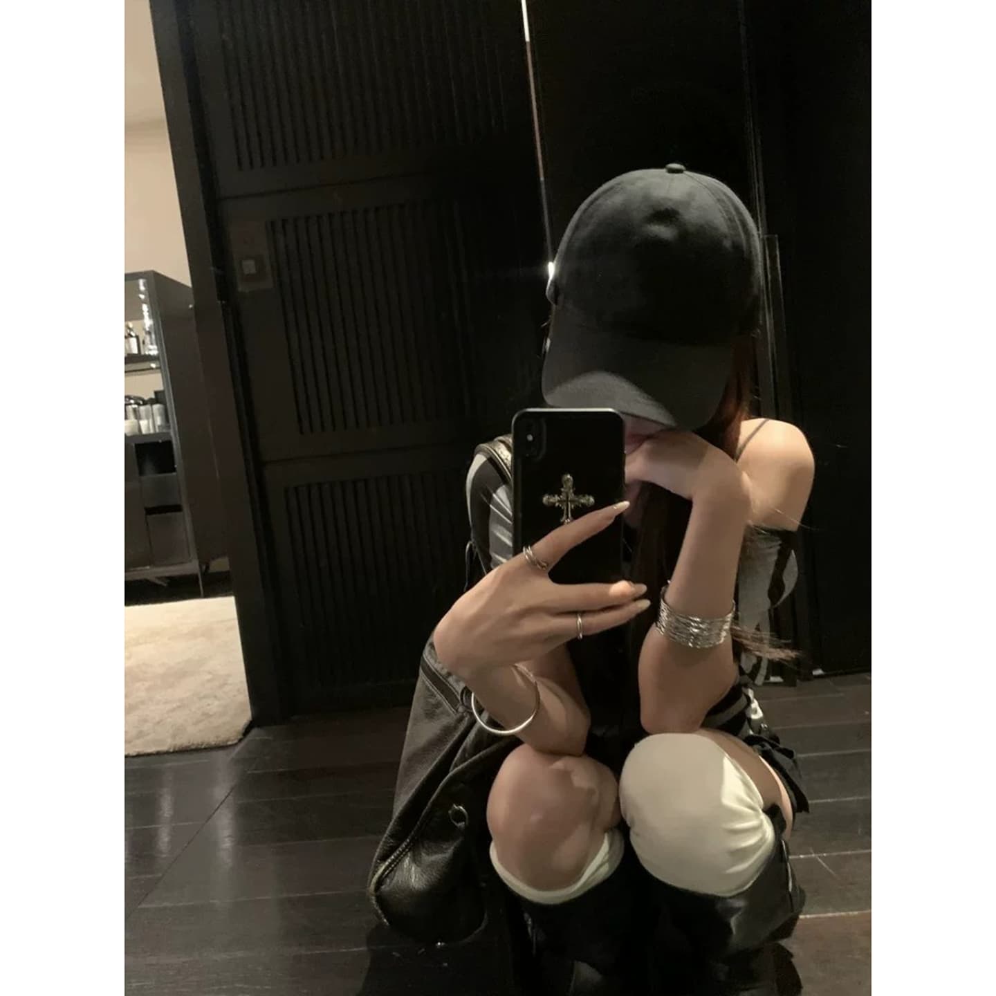 작은 대중 블랙 회색 스트라이프 프린트 비스듬한 어깨 배트윙 소매 티셔츠 여성 여름 새로운 슬림해 보이는 반팔 허리 수축 맨위 티셔츠 상세 이미지 5