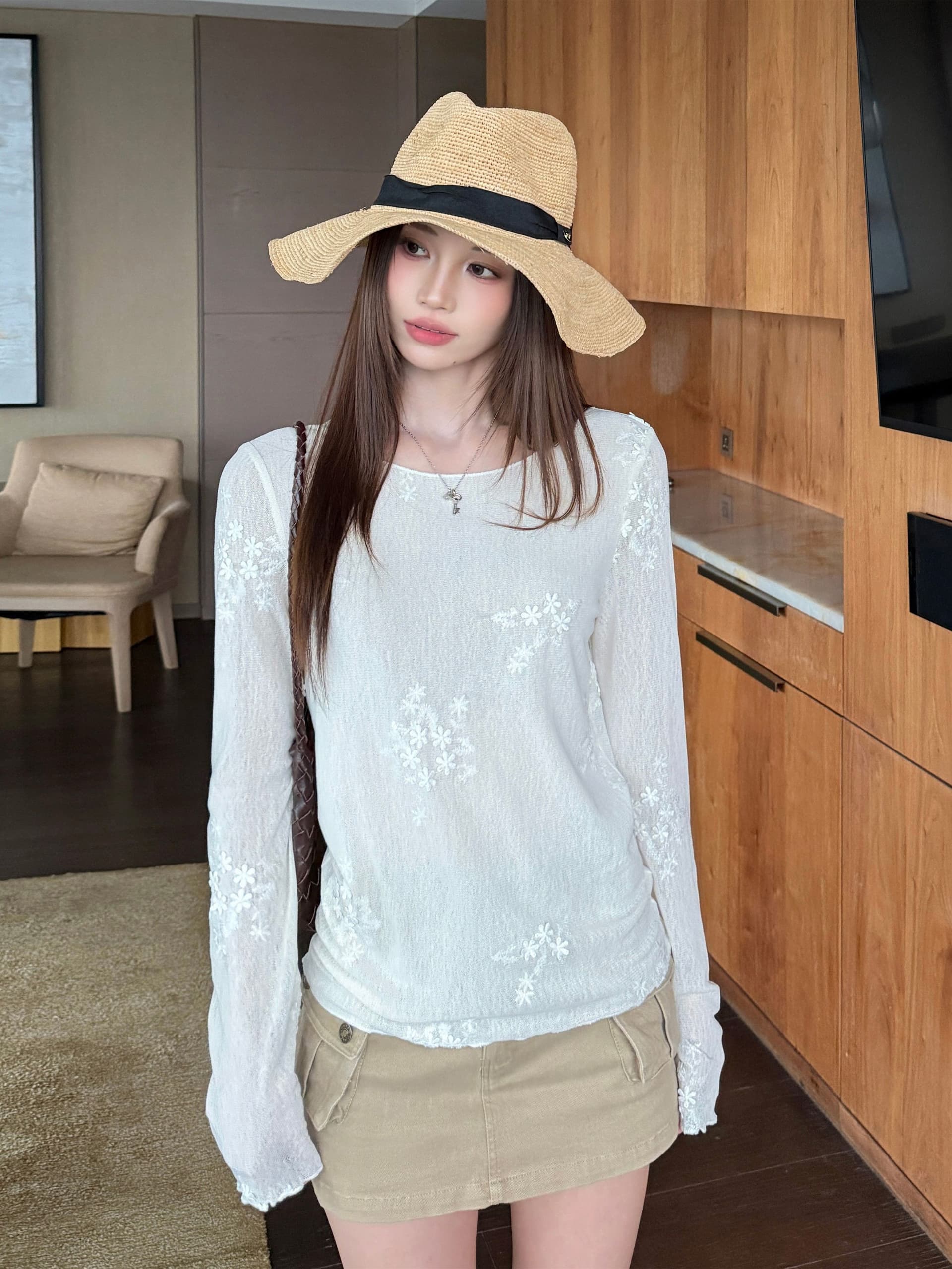 한 부서 꽃 실 인터넷 자수 기본 셔츠 봄 가을 새로운 맨위 여성 마이크로 ~을 통해 캐주얼 슬림해 보이는 긴팔 라운드 넥 티셔츠 상세 이미지 2