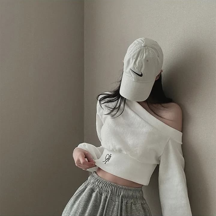 봄 작은 대중 개성 불규칙 비스듬한 칼라 오프숄더 허리 수축 슬림해 보이는 다용도 쇼트 스타일 긴팔 후드티 여성 상세 이미지 13