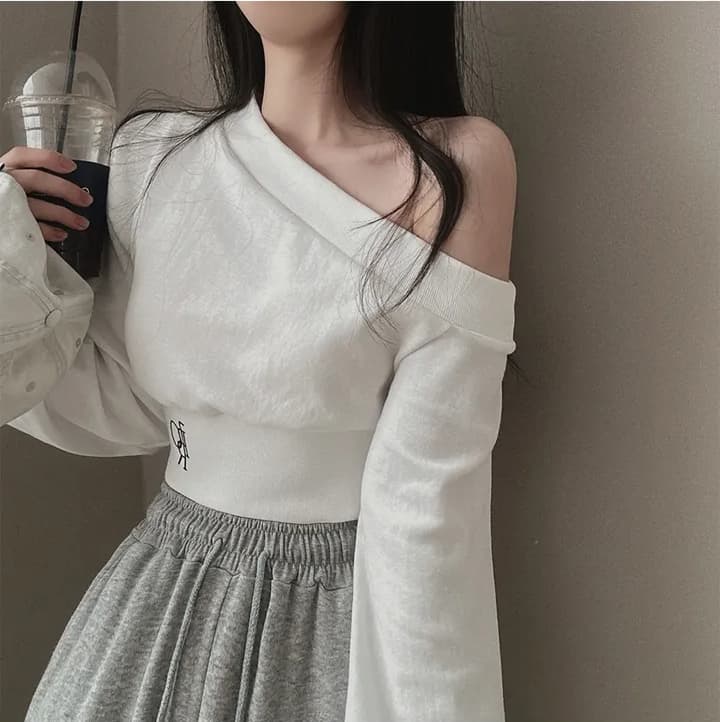 봄 작은 대중 개성 불규칙 비스듬한 칼라 오프숄더 허리 수축 슬림해 보이는 다용도 쇼트 스타일 긴팔 후드티 여성 상세 이미지 14
