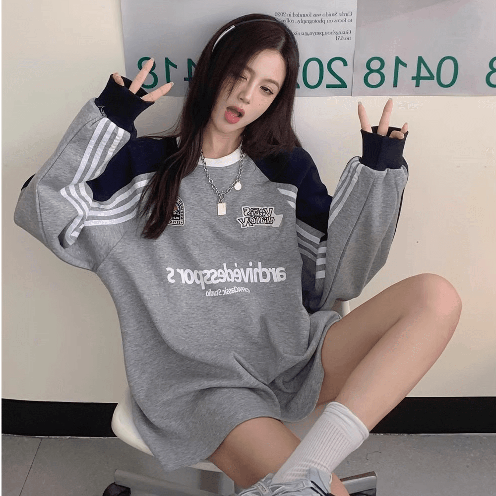 항구 바람 디자인 센스 알파벳 프린트 배색 여성 2026 봄 가을 새로운 학원 스타일 루즈핏 긴팔 맨위 조류 소녀 상세 이미지 3