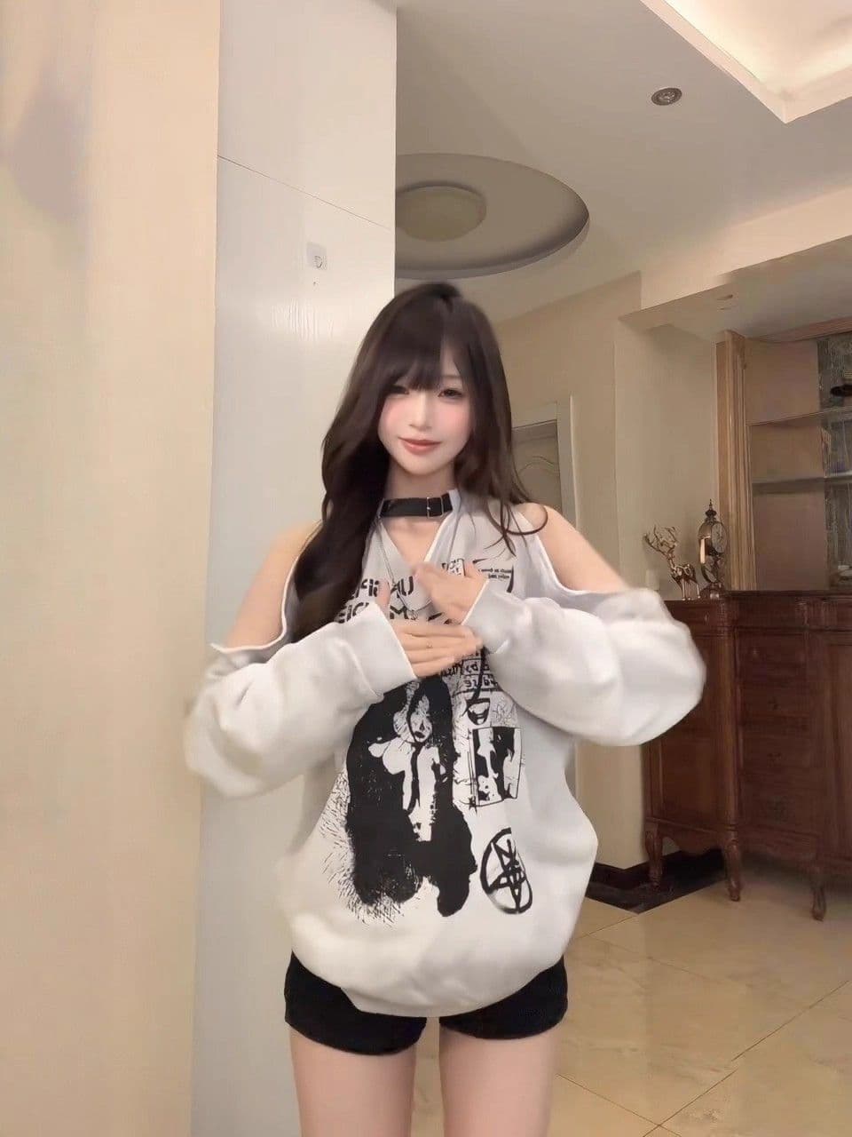 남자 바 면 낙서 프린트 오프숄더 긴팔 후드티 여성 마 오래된 루즈핏 홀로우 아웃 맨위 이미지 4