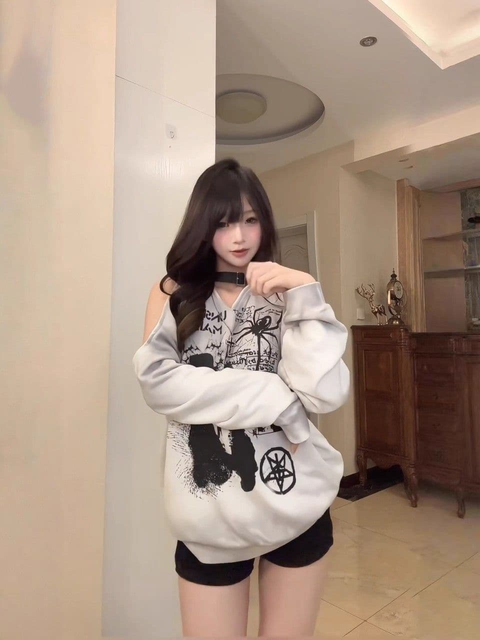 남자 바 면 낙서 프린트 오프숄더 긴팔 후드티 여성 마 오래된 루즈핏 홀로우 아웃 맨위 이미지 2