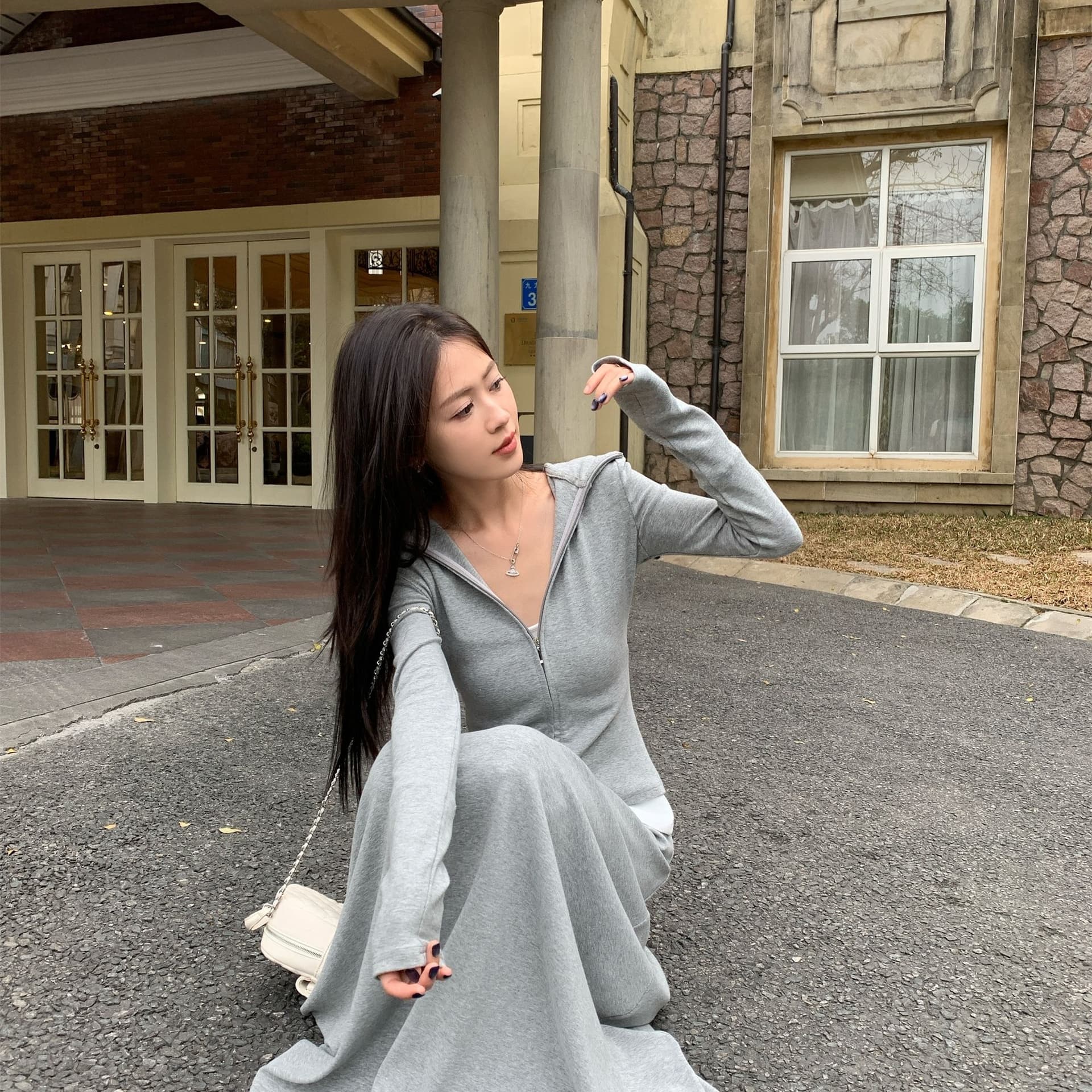 스포츠 슈트 여성 가을 루즈핏 슬림해 보이는 모자 포함 맨위 캐주얼 바지 롱 스커트 디자인 센스 두 세트 이미지 5