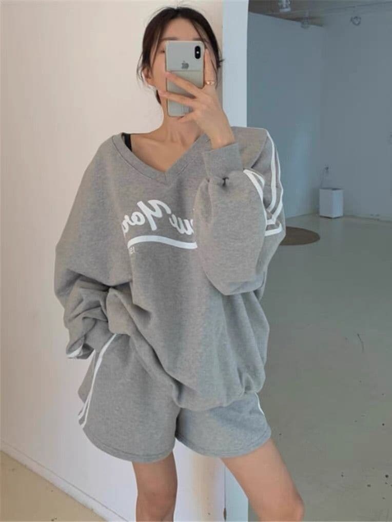 캐주얼 스포츠 슈트 여성 봄 새로운 2026 루즈핏 V넥 알파벳 풀오버 스웨트셔츠 넓은 다리가 짧다. 바지 투피스 세트 상세 이미지 9