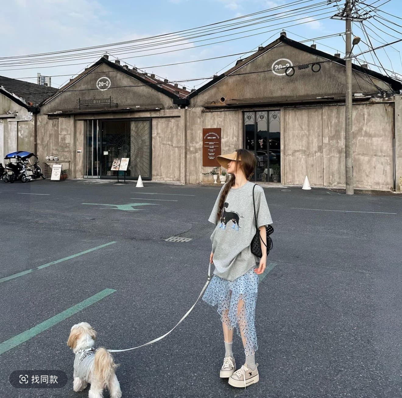 특히 니켈 니켈 회색 색조 디자인 센스 강아지 프린트 반팔 루즈핏 라운드 넥 티셔츠 중간 길이 불규칙 블루 반 스커트 이미지 5