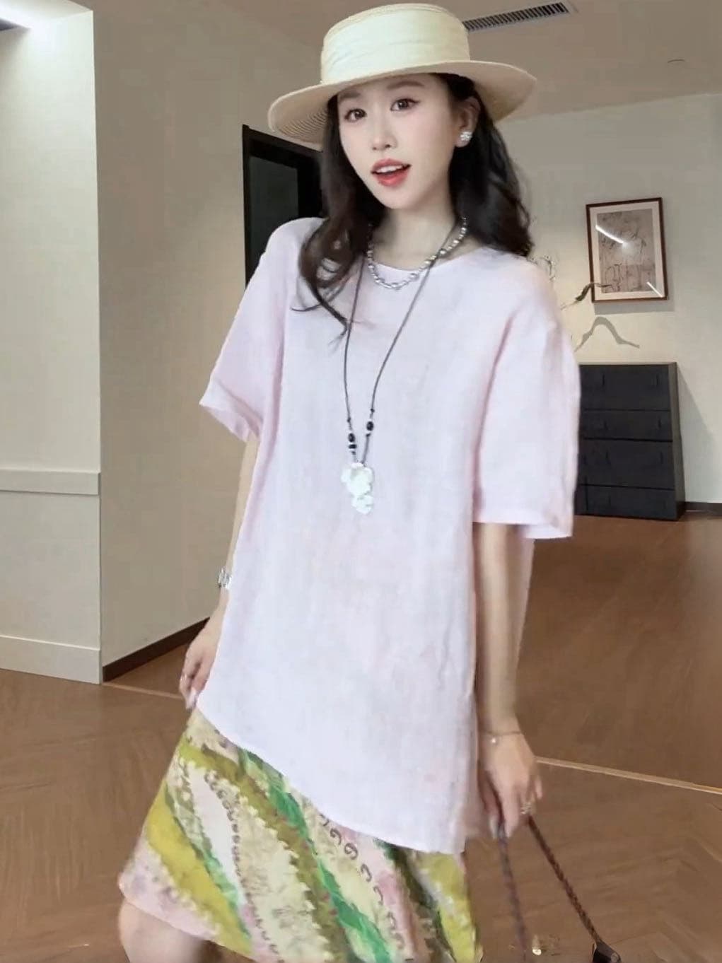 바람 수면 초기 일어나세요. 아마 품격 부드러운 익스트림 제인 느긋한 바람 다용도 슬림해 보이는 반팔 맨위 여성 이미지 3