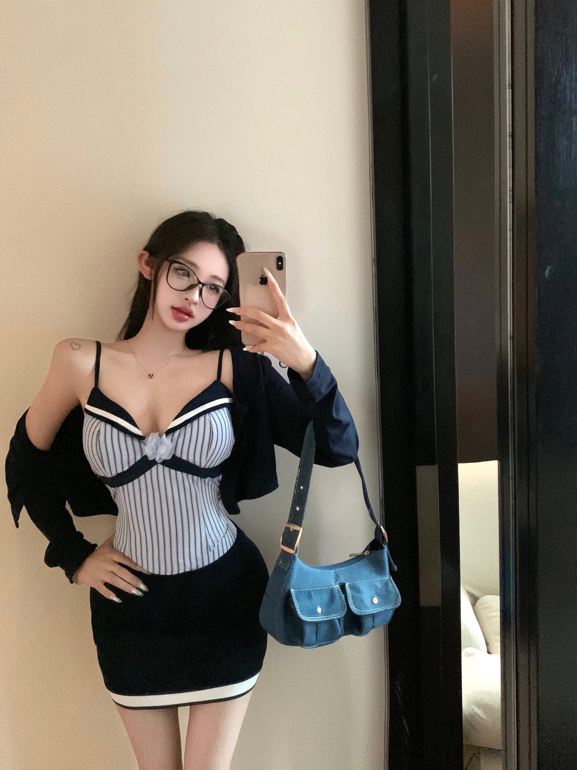 실사 핫걸 오프숄더 꽃 캐미솔 자외선 차단 블라우스 여성 여름 새로운 타이트 스커트 미니 스커트 세트 이미지 2