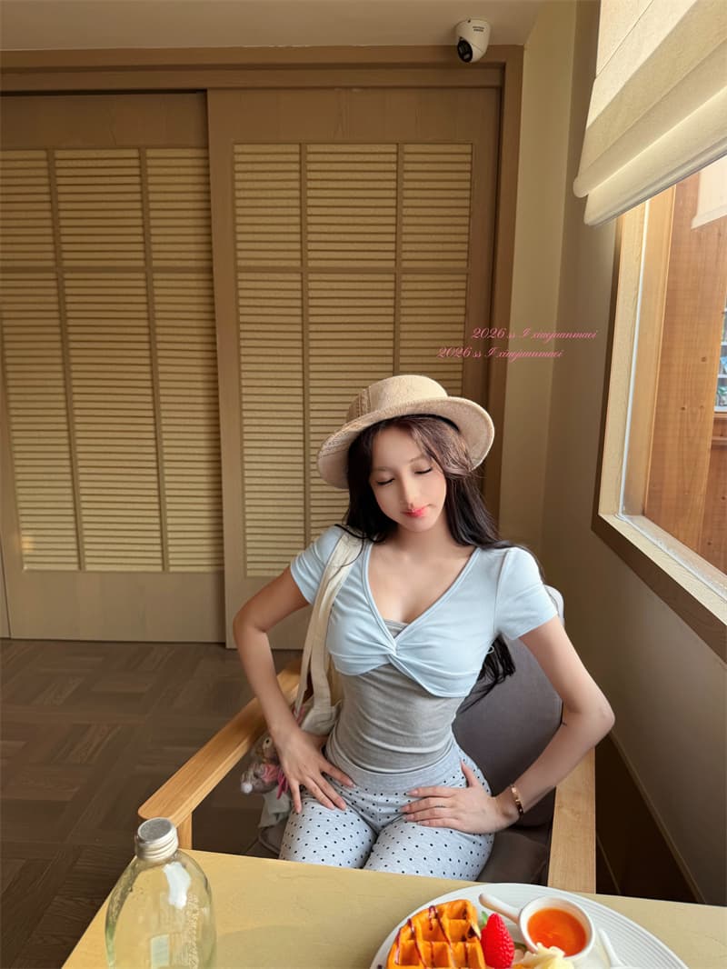 실사 페이크 레이어드 비틀림 고급 배색 슬림해 보이는 몸매 가꾸기 쇼트 스타일 발레 바람 티셔츠 이미지 2