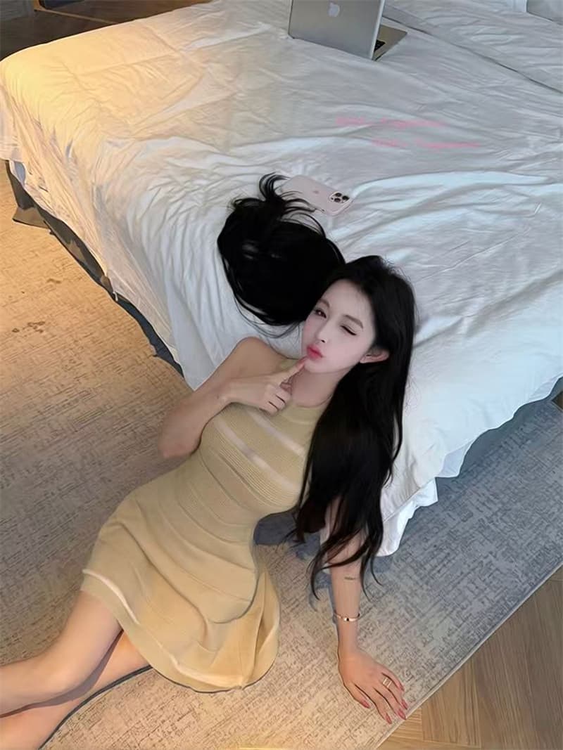 실사 천 골드 센스 홀로우 아웃 디자인 센스 행침 목 오프숄더 슬립 인사이드 가져 가라. 여름 섹시함 맨위 여성