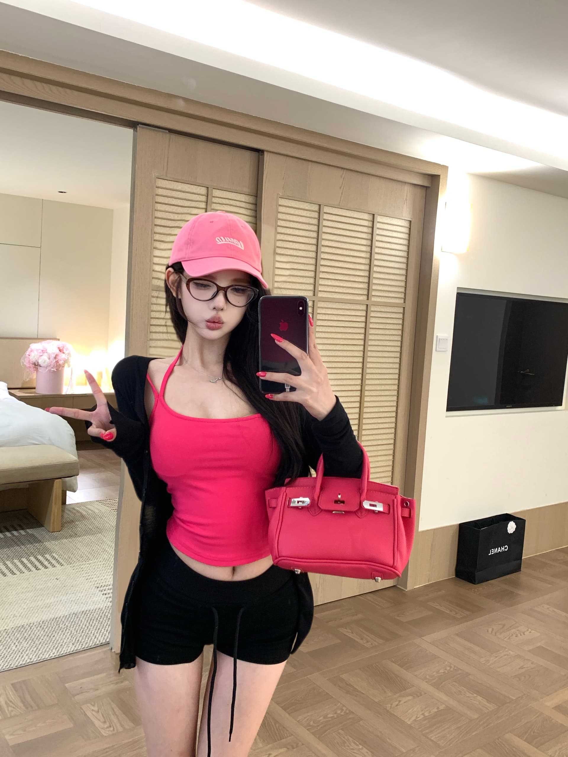 실사 부드럽다 얇고 가벼운 자외선 차단 V넥 오픈 가디건 행침 목 캐미솔 타이트 스커트 반바지 세트 이미지 4