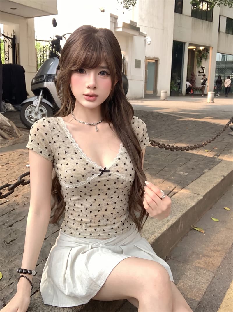 실사 디자인 센스 도트 무늬 V넥 반팔 티셔츠 여성 여름 새로운 레이스 조각 몸매 가꾸기 슬림해 보이는 맨위 이미지 4