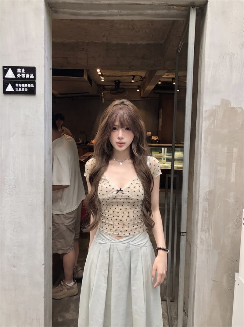 실사 디자인 센스 도트 무늬 V넥 반팔 티셔츠 여성 여름 새로운 레이스 조각 몸매 가꾸기 슬림해 보이는 맨위 상세 이미지 6