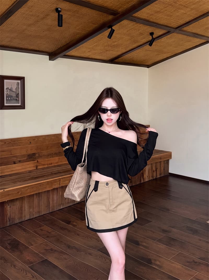 실사 느슨함 센스 비스듬한 어깨 티셔츠 맨위 여성 배색 패치워크 미니 스커트 세트
