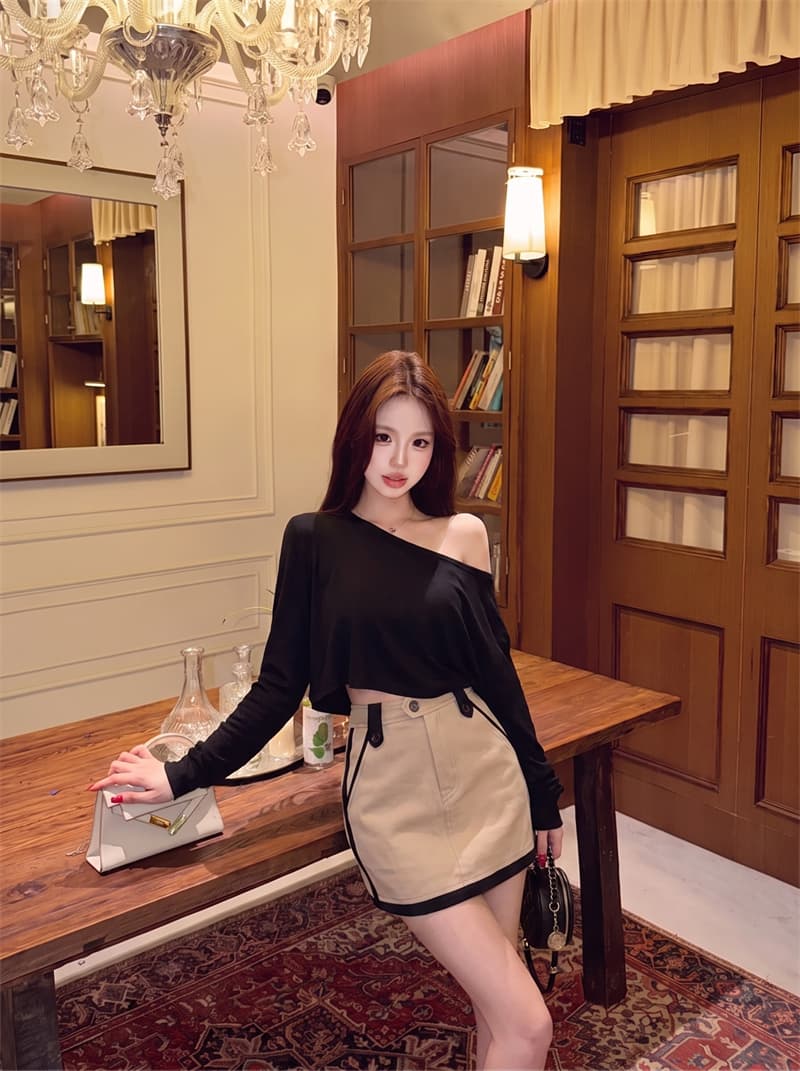 실사 느슨함 센스 비스듬한 어깨 티셔츠 맨위 여성 배색 패치워크 미니 스커트 세트 이미지 4
