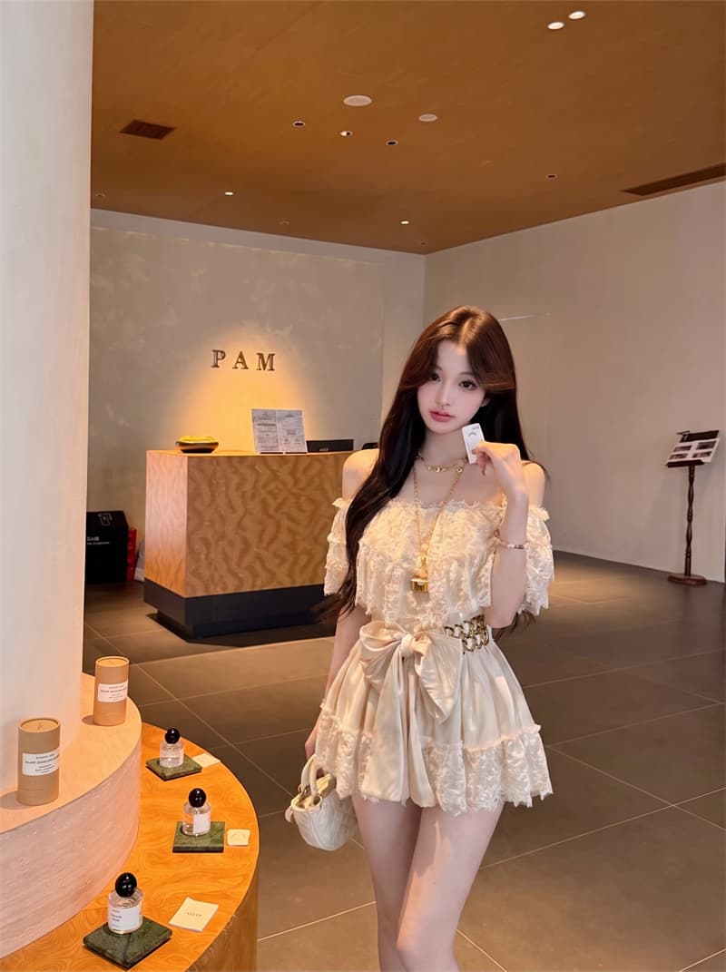 실사 낭만주의 레이스 조각 새틴 오프숄더 허리 수축 보트넥 여성 드레스 상세 이미지 3