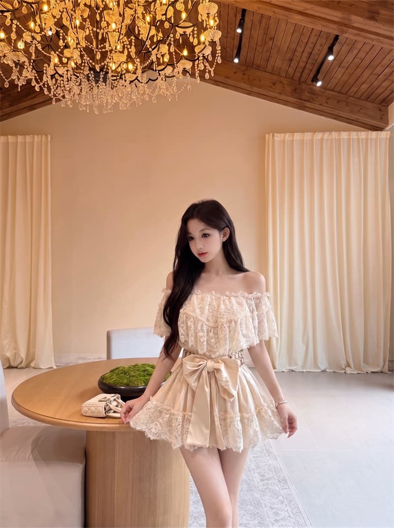 실사 낭만주의 레이스 조각 새틴 오프숄더 허리 수축 보트넥 여성 드레스 상세 이미지 5