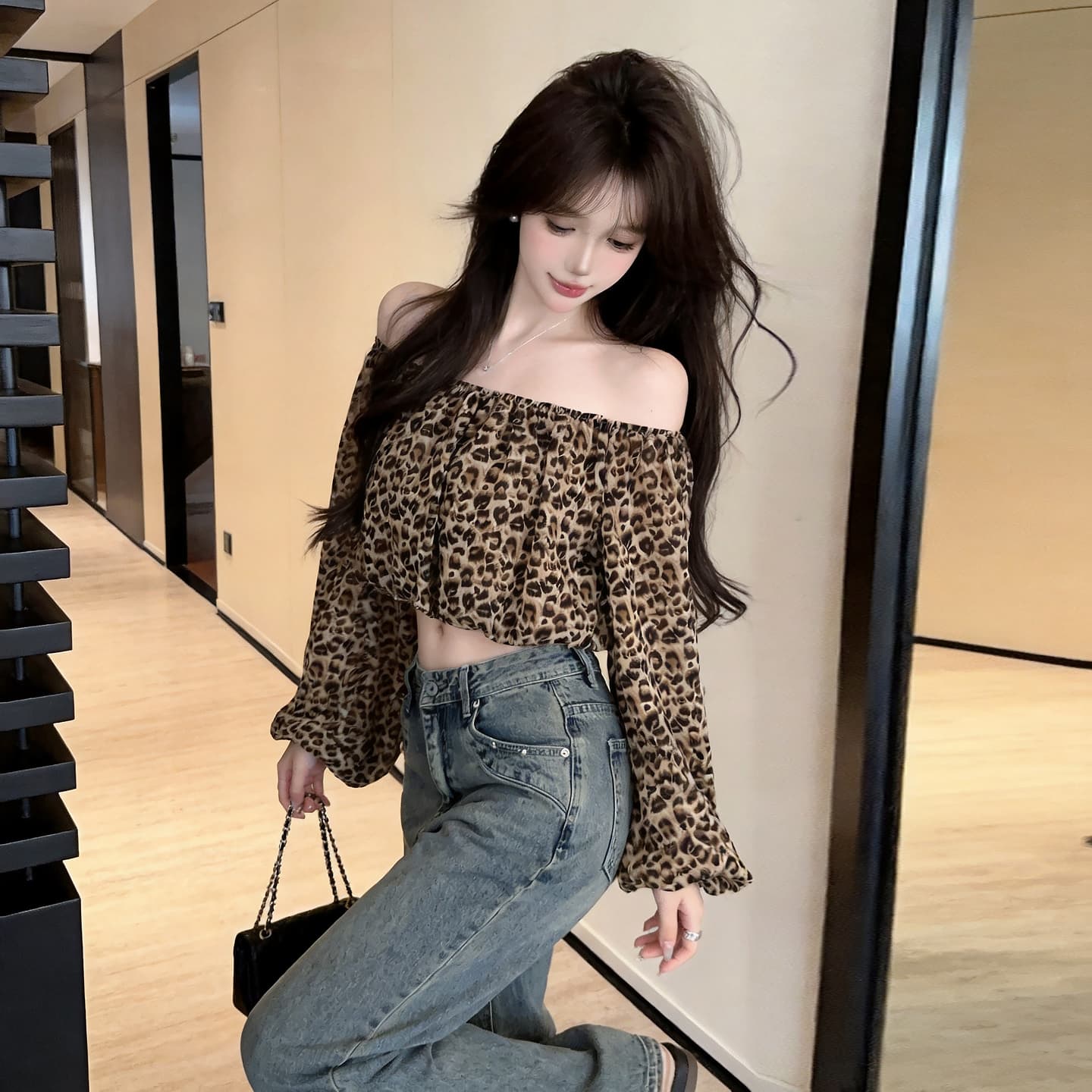 실사 섹시함 순수한 욕망 핫걸 보트넥 오프숄더 레오파드 무늬 쉬폰 블라우스 쇼트 스타일 이슬 뼈의 벌룬 소매 도트 무늬 맨위 상세 이미지 13